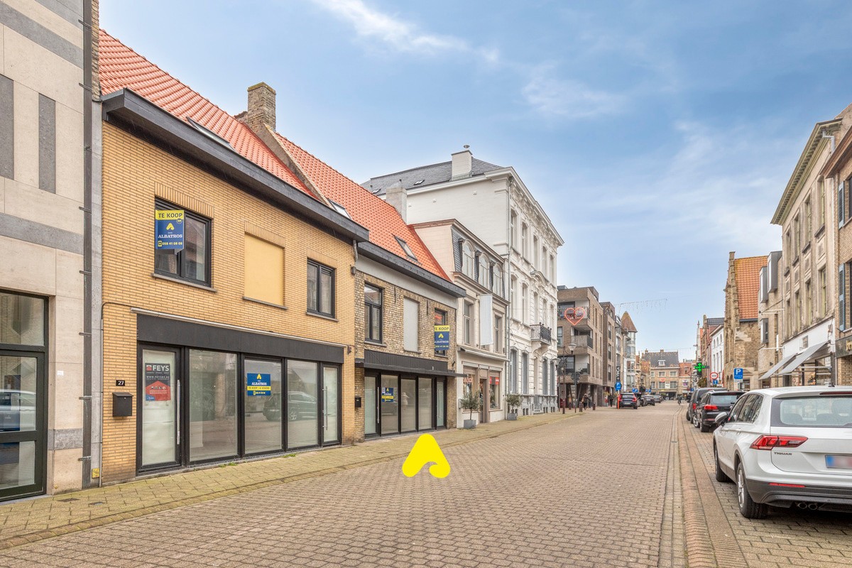 Volledig gerenoveerde gezinswoning met handelsruimte in hartje veurne - foto 4