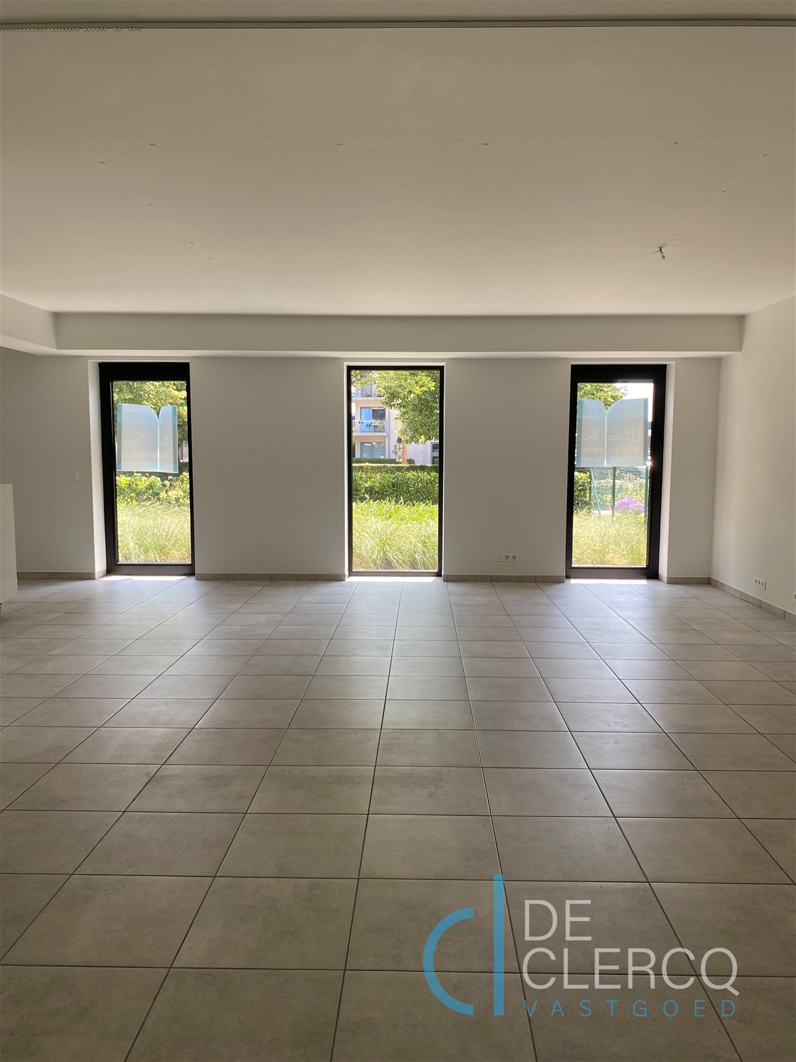 Nieuwbouw handelspand TE KOOP op toplocatie in Lochristi! - foto 2