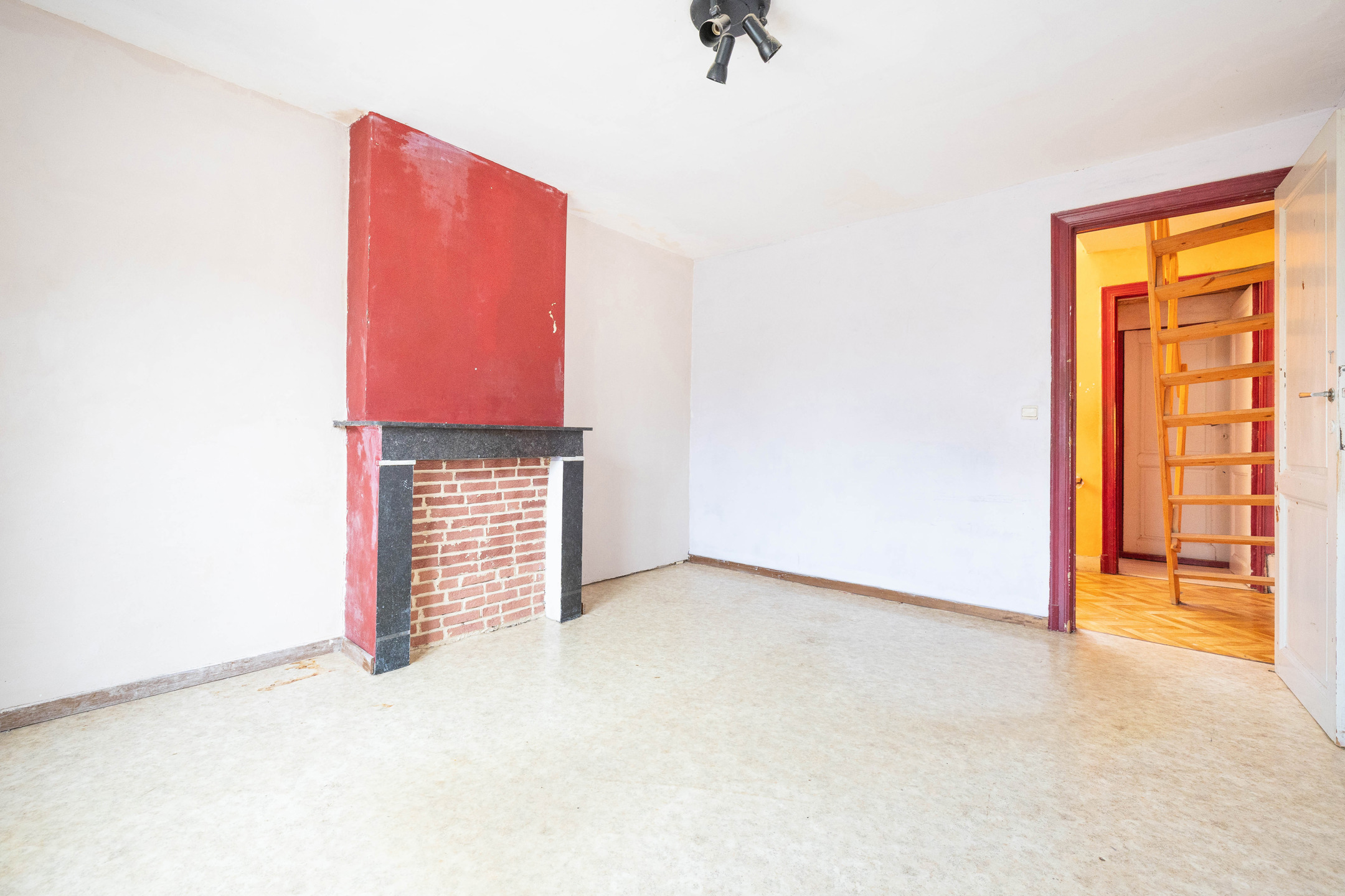 Karaktervolle woning met renovatiepotentieel - foto 4