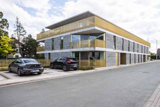 Ontdek dit prachtige gelijkvloersappartement waar ruimte, licht en comfort samenkomen. Met een doordachte indeling en hoogwaardige materialen...