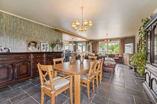 Ben je op zoek naar een gezinswoning met veel ruimte, een grote tuin én mogelijkheden tot verdere afwerking? Dan is deze vrijstaande woning met...