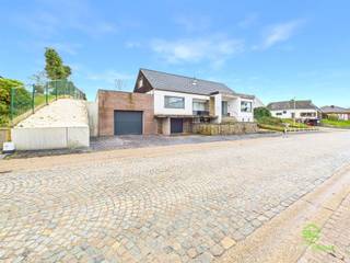 In het centrum van Velm vinden we deze zeer ruime instapklare woning op een perceel van 7a25ca.Op wandelafstand vinden we een kleuter- en...