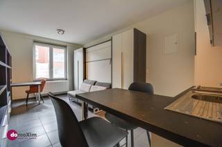 <p><span>Modern furnished studio, suitable for two persons, in the center of Leuven</span></p><p><span> </span></p><p><span>This studio is located on the Bondgenotenlaan and is fully furnished. Its unique location in the center of Leuven and close to public transport makes this your ideal base. This studio is suitable for two people. </span></p><p><span> </span></p><p><span>The studio is fully equipped. You have a sofa, double bed, table and chairs, desk and television set. The kitchenette is fully equipped with refrigerator, dishwasher, microwave and hob. In addition, cutlery, plates and cooking utensils are also provided for you. </span></p><p><span> </span></p><p><span>The bathroom has a shower, toilet and sink. Do you have a washing machine or dryer? The connection for this is available. </span></p><p><span> </span></p><p><span>The building is equipped with an elevator. In the basement of the building you can dispose of your waste and there is space to store your bike. </span><span> </span></p><p><span> </span></p><p><span>The monthly fee is €95. This flat rate covers all your expenses for the common parts, your heating, internet, garbage collection and at the beginning of the contract you will get a new mattress protector. </span></p><p><span> </span></p><p><span>You can also rent this studio for a shorter term. The minimum period is 6 months and the rent is increased by 8% in this case. The charges remain the same. </span></p><p><span> </span></p><p><span>Schedule your visit now!</span></p><p><span> </span></p><p><span>015 20 36 00 - <span>info@domoxim.be</span></span></p><p><span> </span></p>