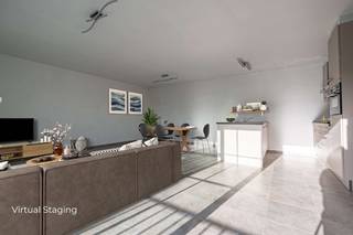 <strong>Beschikbaar vanaf 01/12/2026 <br /><br />Huurprijs: 900 euro/maand</strong> (820 euro + 80 euro gemeenschappelijke kosten per maand)<br /><br />Dit gezellig appartement ligt nabij het commerciële centrum van Waregem doch is het zeer rustig gelegen in een doodlopende straat.<br /><br /><u>Het appartement is ingedeeld als volgt :</u><br /><br />Een inkomhal met gastentoilet, een lichtrijke living met een open volledig geïnstalleerde keuken, 2 ruime slaapkamers in parket, badkamer met inloopdouche, dubbele lavabo in meubel, handdoekdroger. Dit appartement beschikt over een zeer ruime berging waar er een wasmachine en droogkast kan geïnstalleerd worden alsook over een uitgestrekte private zolderruimte over gans het appartement. Een zuidoost-georiënteerd terras laat u genieten van de Belgische zonnestralen.<br /><br />Achteraan het gebouw bevindt er zich ook <strong>een autostaanplaats</strong> alsook <strong>een gemeenschappelijke afgesloten fietsenberging</strong>.<br />Bovenop de huurprijs wordt er 80,00 euro syndic per maand gerekend.<br /><br /><u>Pluspunten :</u><br />- Centrale ligging;<br />- CV op aardgas;<br />- Zeer energiezuinig: B-label;<br />- Ventilatiesysteem C;<br />- Elektriciteit conform.<br /><br />Meer info of een bezoekje ter plaatse?<br />Bel <strong>Alicia +32 473 24 22 81</strong> of mail <strong>alicia@vastgoedcanniere.be</strong>