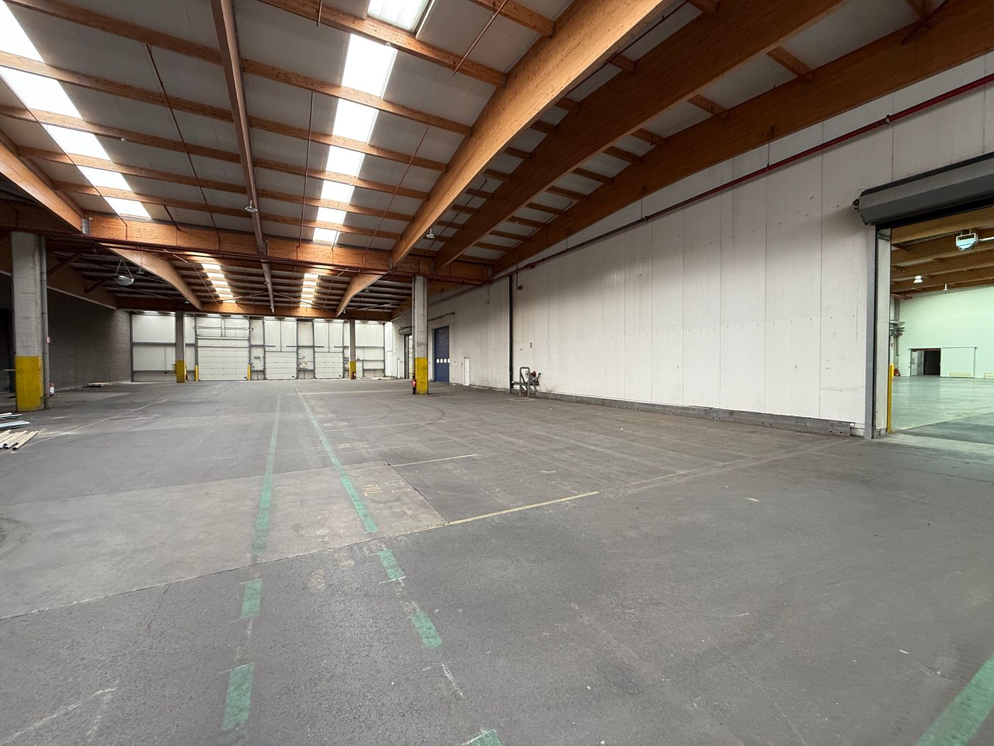 Instapklare bedrijfsruimte met kantoren, magazijn en ruim buitenterrein op toplocatie nabij R4 en E17 - photo 4