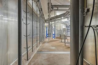 This spacious commercial property, with a total trading area of no less than 550 m², is located in the bustling heart of Sint-Pieters, near the V-Markt with its strong commercial appeal. The building was previously used as a meat processing plant and has various functional areas, including:5 cold rooms/fridges, ideal for activities that require cooling.Various multipurpose spaces/studio spaces that can be arranged according to your own wishes and activities.An office of approximately 5 m².Sanitary facilities.The building is practically accessible thanks to 2 loading docks at the rear and a gate at the front.This object offers a lot of commercial opportunities due to its size, layout and prime location in a commercially strong environment.**Extra advantage: There is the possibility to purchase an apartment/office space (96m²) (above the commercial building).Are you interested in the many options that this commercial property has to offer? Please contact us for more information or a viewing.