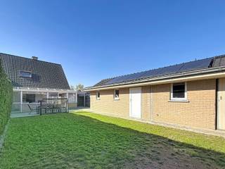 Instapklare woning in een kindvriendelijke buurt, bestaande uit een inkomhal met afzonderlijk toilet, berging, gezellige leefruimte met...