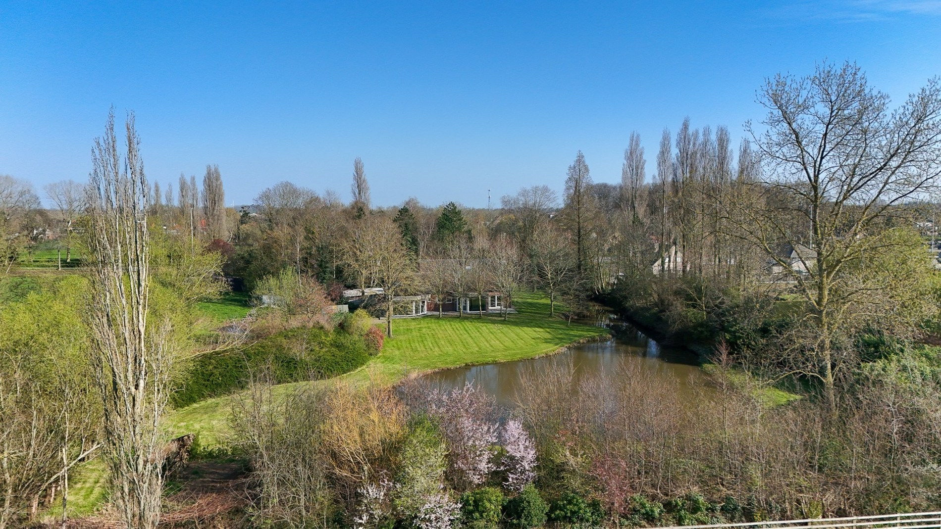 Landelijke villa op ruim 1 hectare grond te Maldegem - foto 2