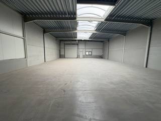 ALGEMEENDeze gloednieuwe bedrijfsunit maakt deel uit van een modern bedrijvenpark en combineert hoogwaardige materialen met een vlotte...