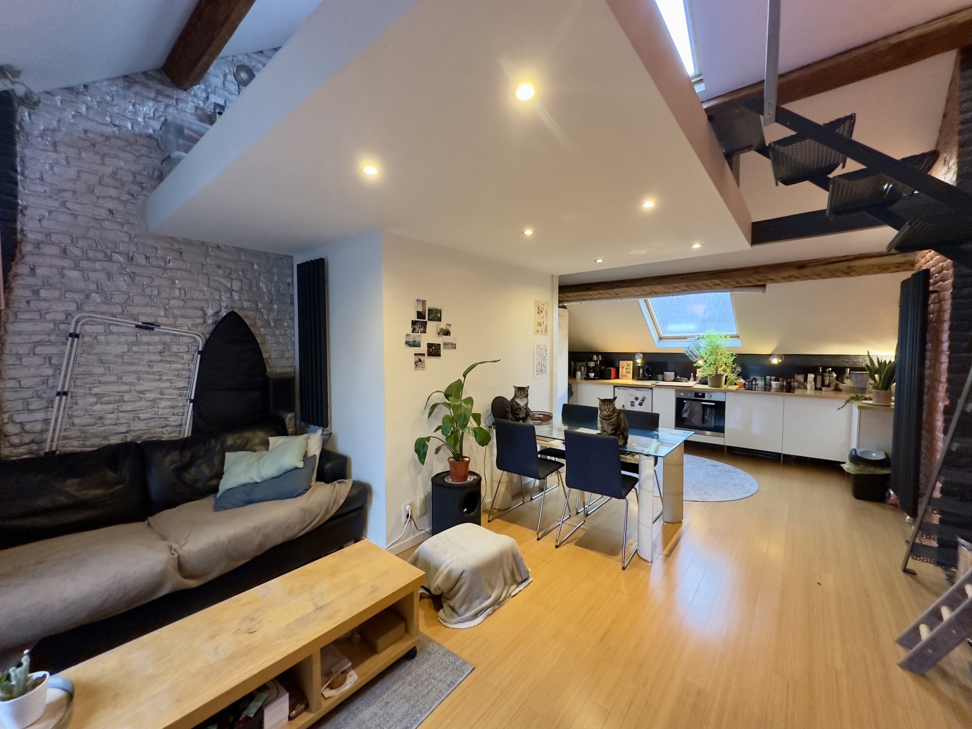 Gemeubileerde studio met slaapgedeelte ideaal gelegen! - foto 1