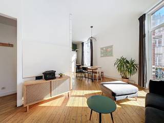 Tel : 0456 12 69 37 / E-mail : kilian.f@weinvest.be<br /><br />Idéalement situé, cet appartement d'angle de 74m² se trouve à proximité immédiate du Parc Marconi et non loin de l'altitude 100, dans un quartier vivant et pratique, proche de toutes les commodités (commerces, écoles, transports en commun).<br /><br />Situé au 1er étage, il se compose de : un hall d’entrée, une pièce de vie lumineuse avec cuisine ouverte entièrement équipée (frigo/congélateur, four, taques de cuisson, hotte et lave-vaisselle), deux chambres (+/- 12m² et +/- 9m²), une salle de bain avec raccordement pour machine à laver et sèche-linge, ainsi qu’un WC.<br />Il dispose également d’une cave privative au sous-sol de la même adresse.<br /><br />Confort moderne : parlophone, chaudière à condensation, double vitrage. <br />Mobilité : Tram 4 et 10, bus 37, 48 et N11.<br /><br />Loyer : 1.250 €<br />Charges : 45 € (comprenant l’entretien des parties communes)<br /><br />PEB : D<br /><br />Disponible à partir du 10/05/2026 ! Bail de 3 ans minimum !<br /><br />Ne tardez pas à planifier une visite ! Pour découvrir d’autres biens exclusifs, rendez-vous sur www.weinvest.be.