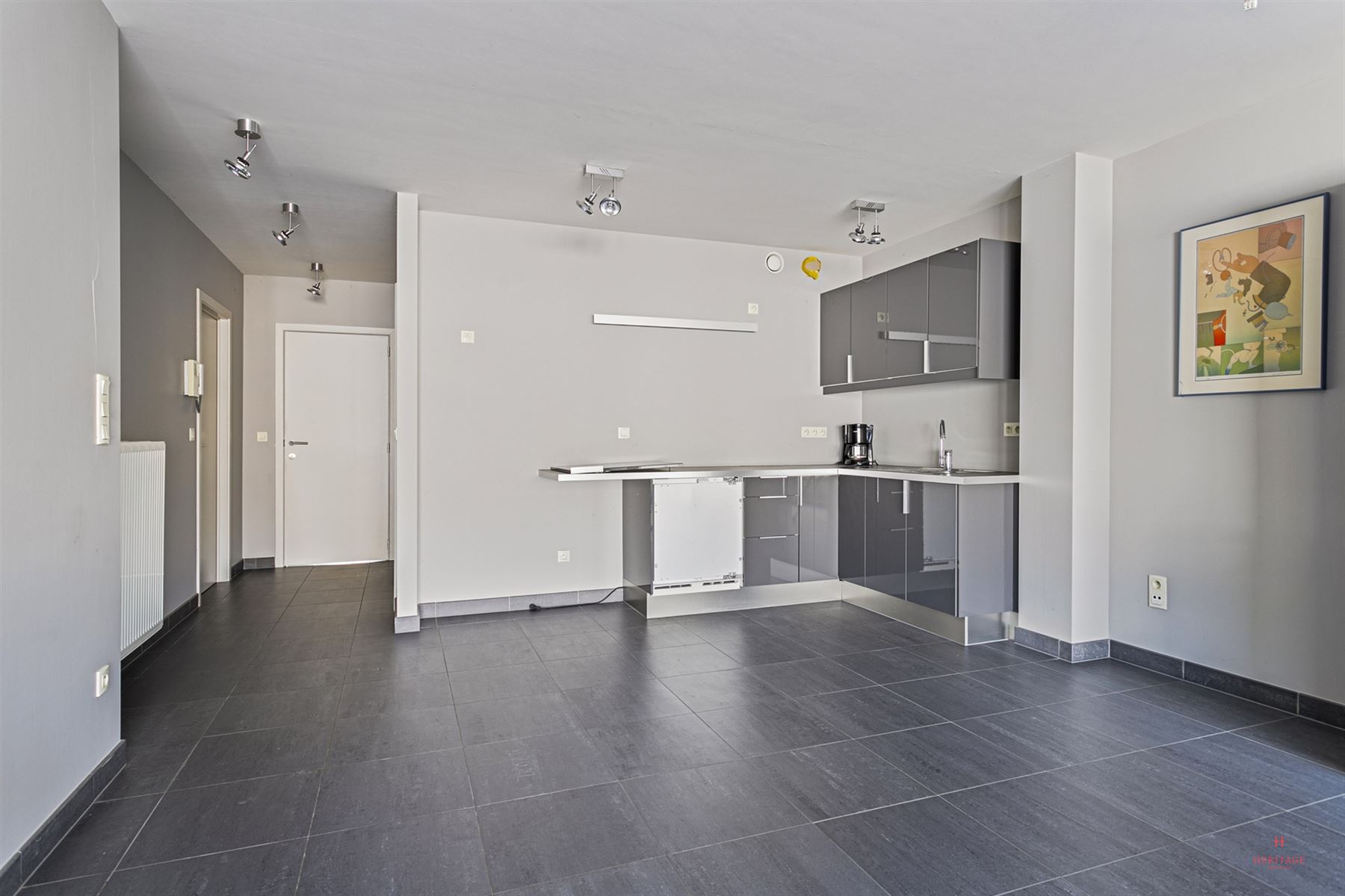 Gelijkvloers 2-slaapkamer appartement met handelsruimte in hartje Nevele  - foto 5