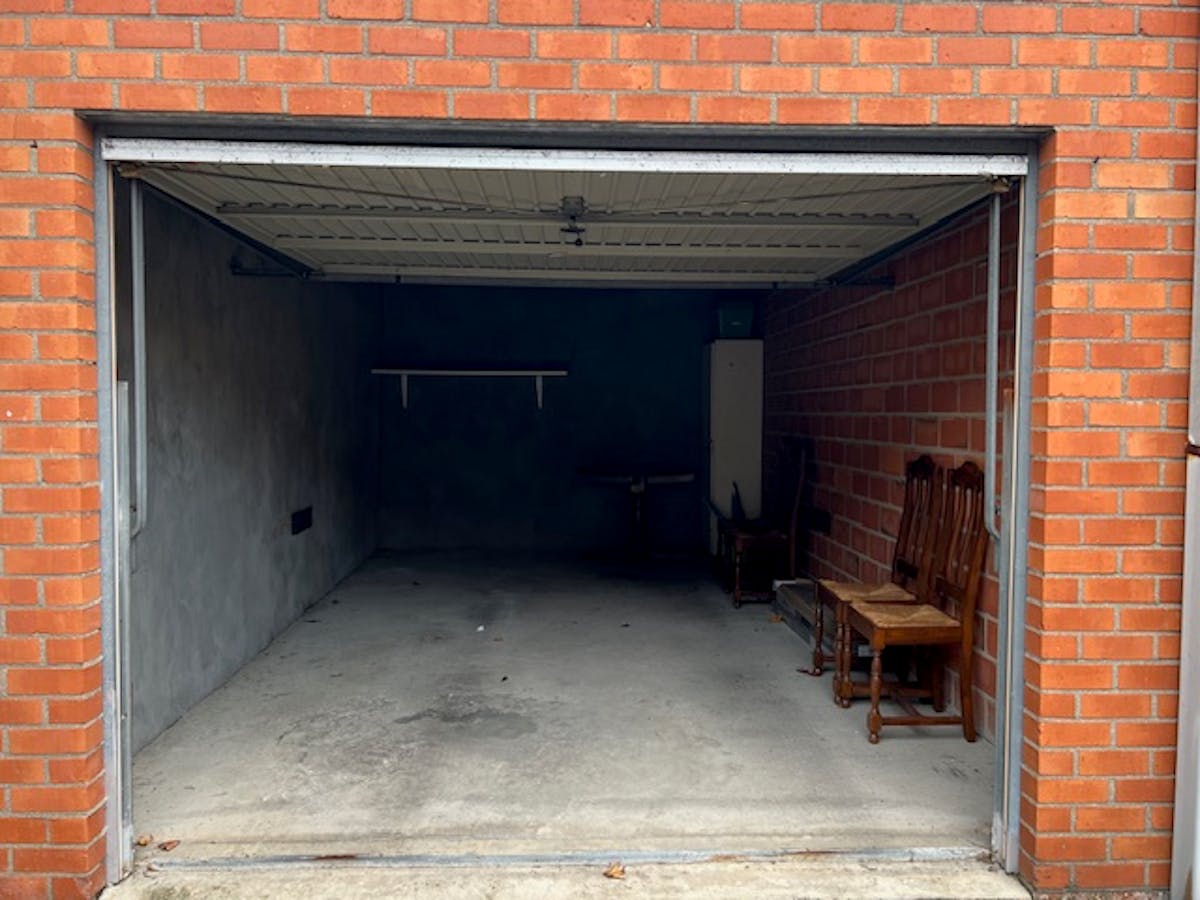 Garage box for rent in the center of Izegem. - photo 2
