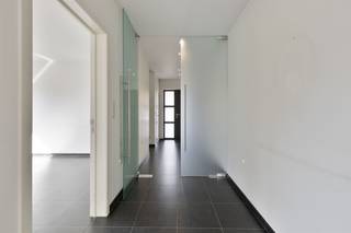 Instapklare, vrijstaande woning op 5a14ca. Voorzien van 4 slaapkamers en een inpandige garage op een rustige locatie in Kinrooi.  ALGEMEEN· Open...