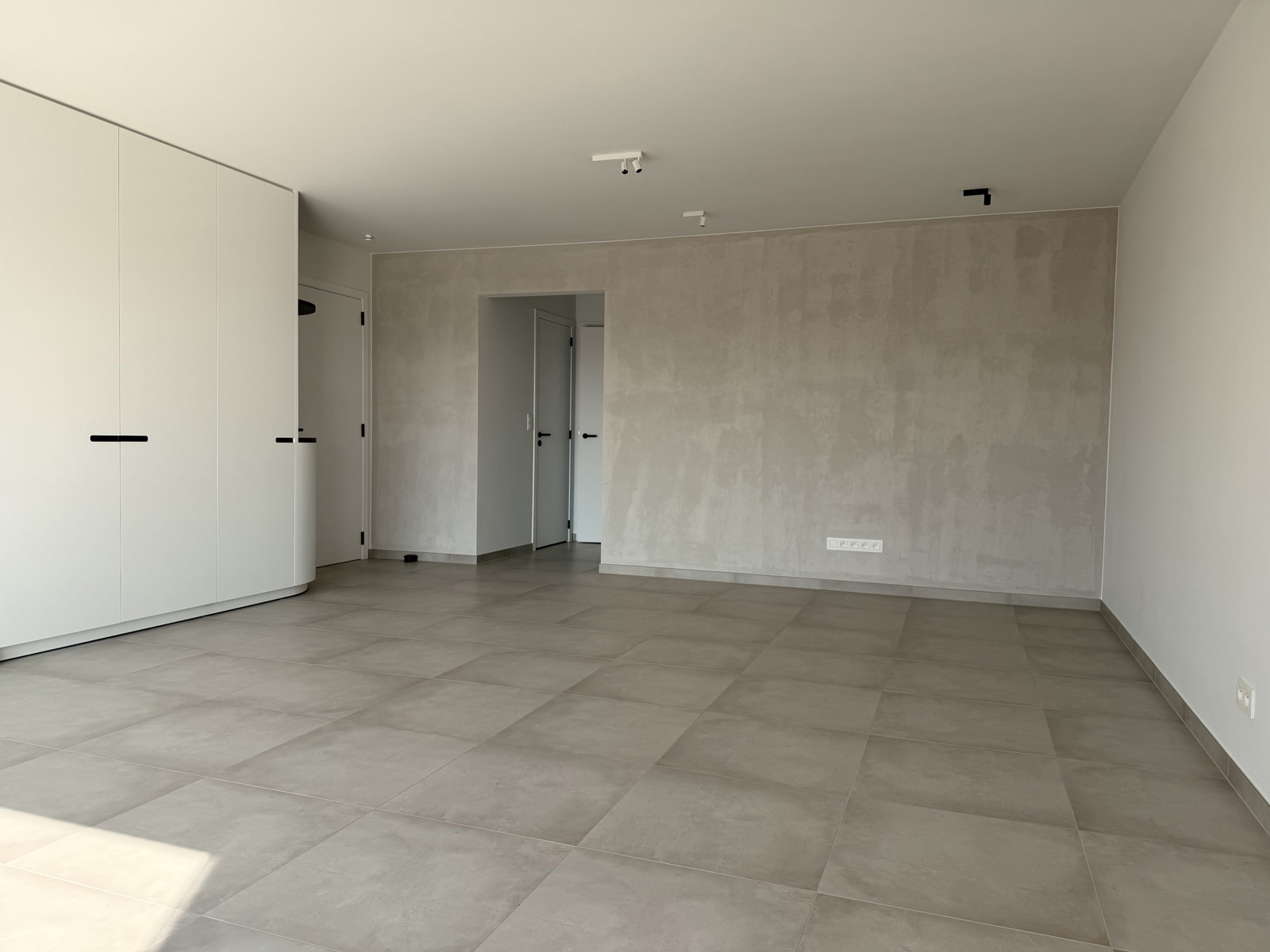 Nieuwbouw appartement met zonnig terras en parkeerplaats - foto 5