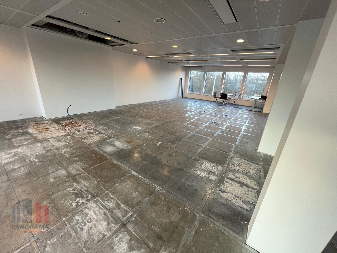 371 m² lichtrijke kantoren met zichtlocatie vanaf R0 te Zellik - foto 3