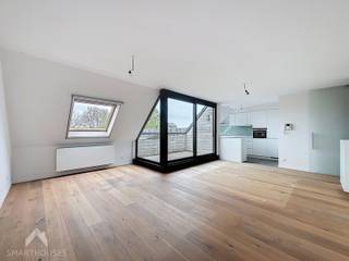 Dit charmante dakappartement, gelegen op de tweede verdieping aan de achterzijde van het gebouw, biedt rust en comfort in een aangename...