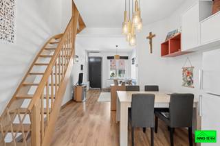 +++ Heidestraat 125, 1741 Wambeek +++Deze woning werd in 2020 volledig gerenoveerd en is vandaag volledig instapklaar, ideaal voor wie op zoek is...