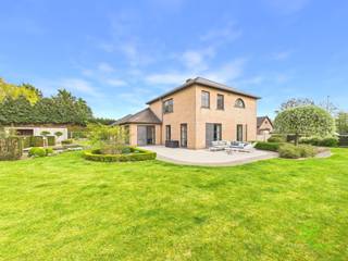 In het centraal gelegen Linkhout vinden we deze villa terug op een ruim perceel van 19a 39ca.Om de hoek vinden we het Schulensmeer met diverse...