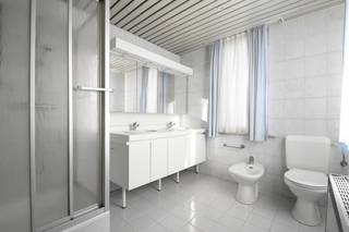 Deze  rijwoning in Zwijndrecht is uitstekend gelegen in een rustige straat, op wandelafstand van winkels, scholen en tram 3, die je in slechts...