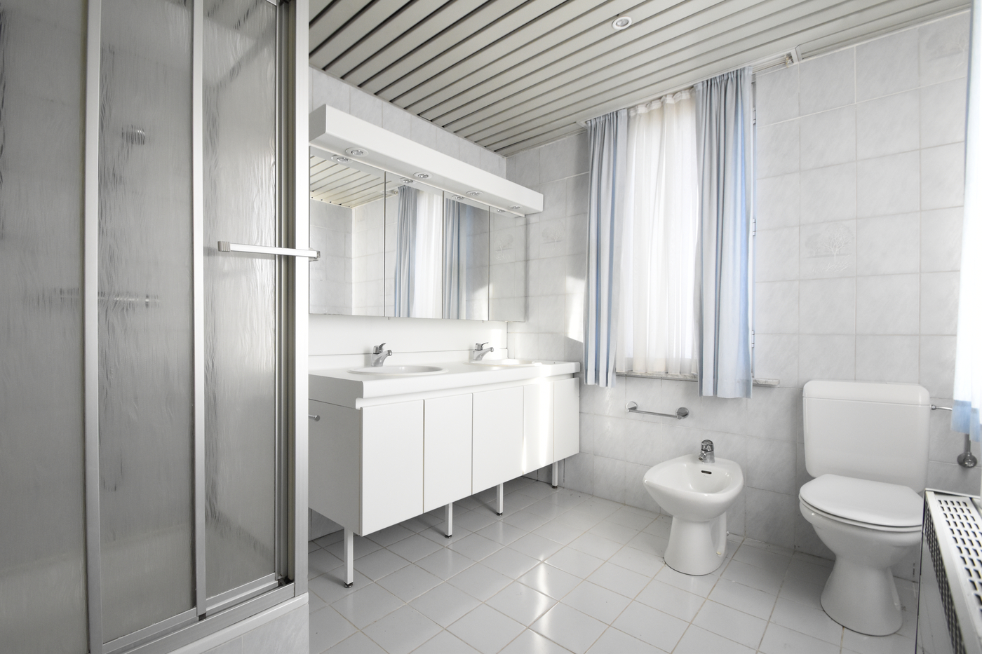 Op te frissen gezinswoning met 2 slaapkamers, ruime zolder en tuin - photo 3