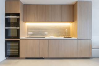 [[ DIT PAND NEEMT DEEL AAN DE ERA OPEN HUIZEN DAG OP 6/12 VAN 13:00 TOT 14:00 ]] Knokke: Volledig gerenoveerd appartement te koop met...