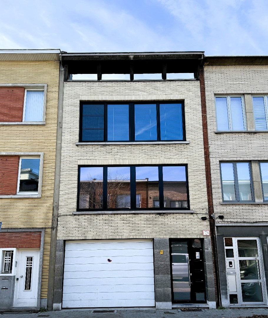 Gerenoveerd appartement met riante garage / magazijn - foto 1