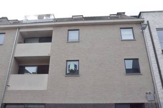 Gezellig appartement midden in het centrum van de stad met ruime living en open keuken (kookvuur, damkap, ijskast), badkamer (bad...