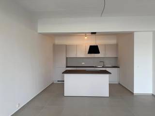 Quares - TREVI Groep presenteert:<br />
<p>Stap binnen in deze indrukwekkende en lichtrijke loft waar ruimte, comfort en een moderne afwerking perfect samenkomen. De royale leefruimte met hoge plafonds en een open vide zorgt voor een uitzonderlijk gevoel van volume, terwijl de grote raampartijen het volledige pand laten baden in natuurlijk daglicht.<span></span></p>
<p>De stijlvolle, volledig uitgeruste open keuken met ruim kookeiland vormt het hart van de woning en sluit naadloos aan op de leefruimte, ideaal voor gezellige avonden met familie en vrienden. Op de mezzanine bevindt zich een bijzonder ruime slaapkamer die dankzij de open indeling een uniek loftgevoel creëert.</p>
<p>De woning beschikt bovendien over twee moderne badkamers, elk voorzien van een inloopdouche, wat zorgt voor optimaal comfort. Praktische extra's zoals twee afzonderlijke bergingen bieden heel wat opbergruimte.</p>
<p>Als absolute troef beschikt deze loft over een ruim dakterras, waar je in alle rust kan genieten van de buitenlucht. De combinatie van de indrukwekkende volumes, overvloedige lichtinval en kwalitatieve afwerking maakt van deze instapklare loft een unieke woongelegenheid voor wie op zoek is naar een eigentijdse woning met karakter en uitzonderlijk veel ruimte.</p>
