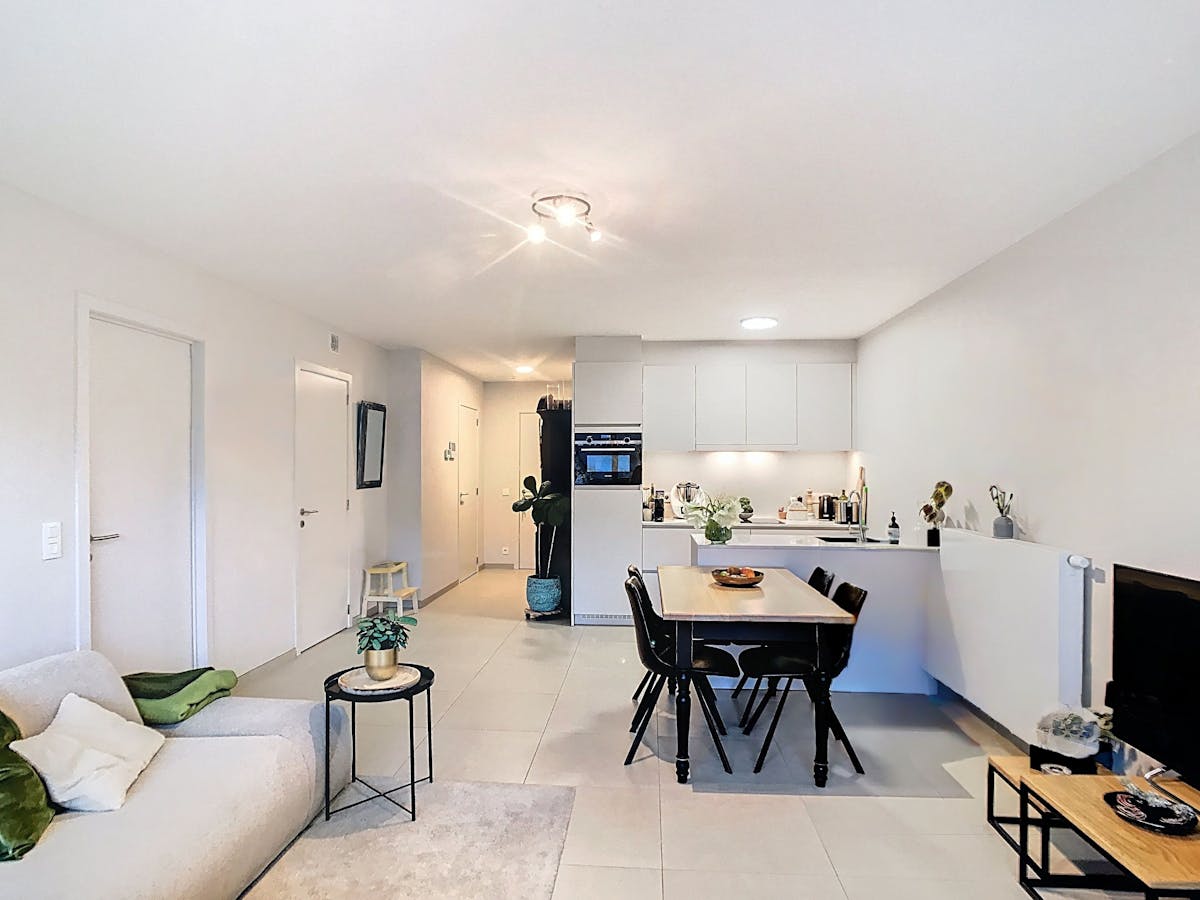 Recent apartment with parking space in the center of Ypres - photo 1