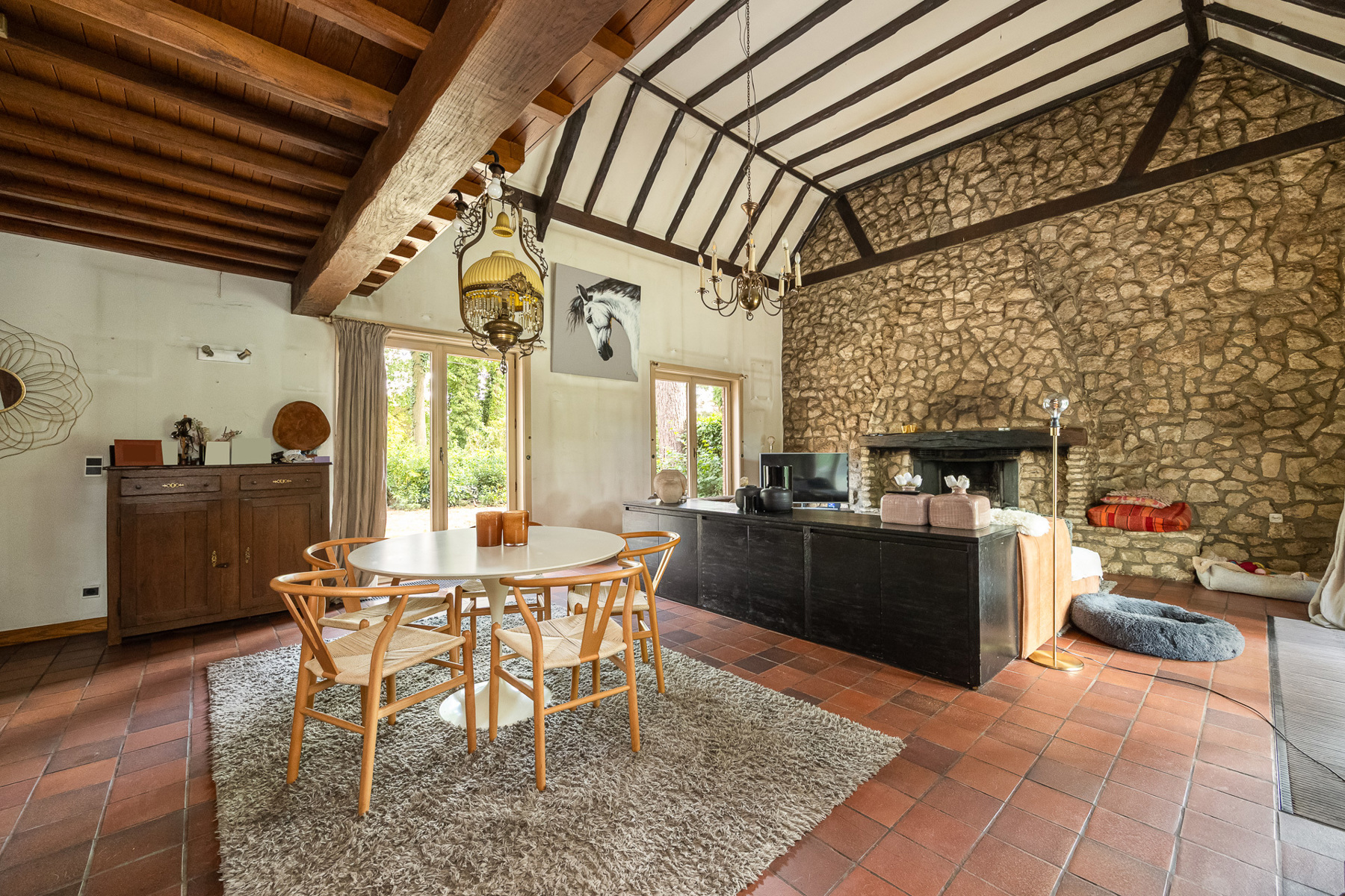Te renoveren villa met paardenstallen op ca. 1753 m². - foto 4