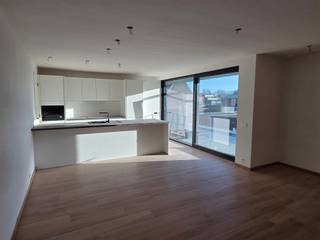 ENERGIEZUINIG, KWALITATIEF EN LUMINEUS NIEUWBOUWAPPARTEMENT MET 2 SLAAPKAMERS, TERRAS EN GROTE GARAGE1ste verdieping met lift - ligging in mooie en...