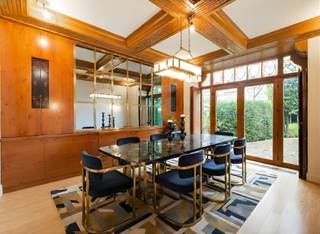 Gelegen aan de iconische Molièrelaan, een prachtige herenhuis in geometrische art-nouveaustijl, gebouwd in 1910 in opdracht van ingenieur...