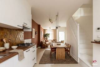 Vous recherchez la maison idéale pour vos débuts ou un investissement judicieux pour vos enfants étudiants ? Cette propriété de caractère,...