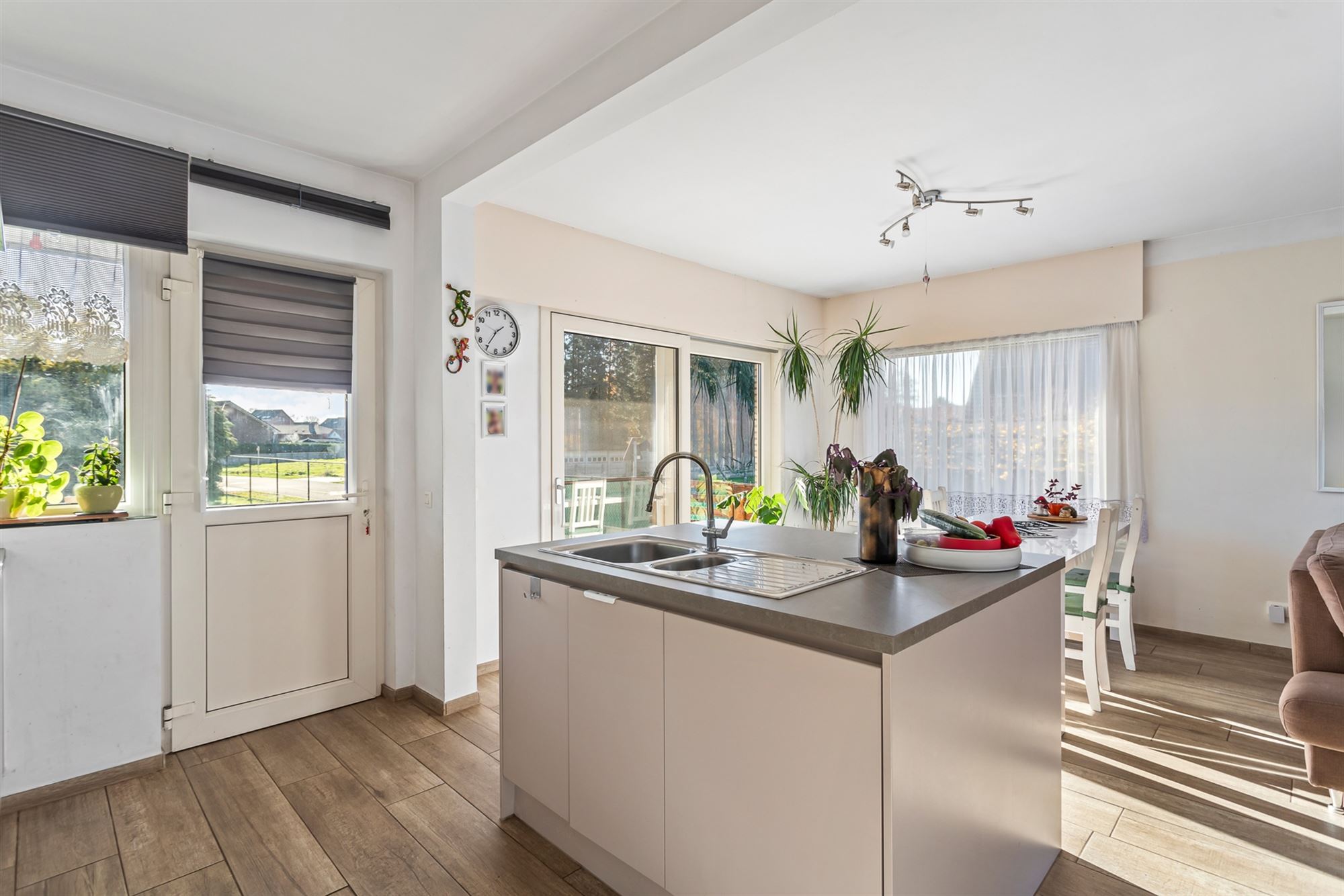 VOLLEDIG GERENOVEERDE, PERFECT INSTAPKLARE WONING OP MOOI PERCEEL! - foto 4