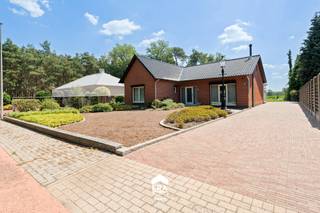 Deze instapklare gelijkvloerse woning in Grote-Brogel is gelegen in een rustige, groene omgeving langs de Bocholterweg. Dankzij de vlotte...