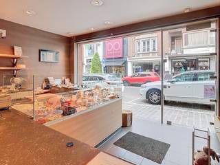 Het pand is enkel als pop-up beschikbaar! Het pand biedt de mogelijkheid om wonen en werken te combineren, of om volledig als handelspand/kantoor...