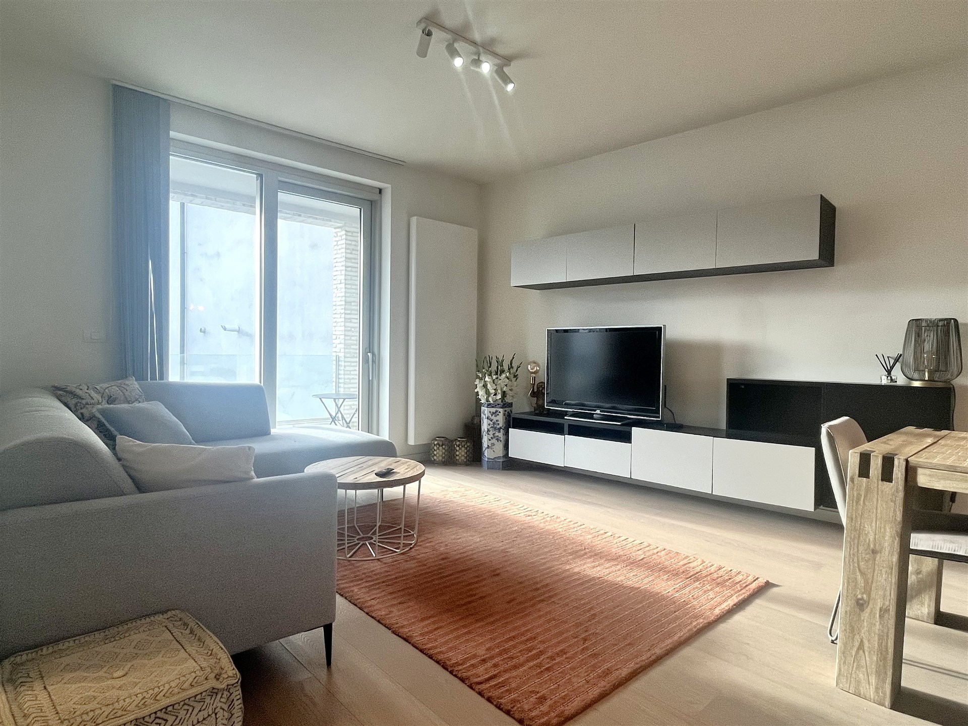 licht appartement met 1 slaapkamer en terras nabij 't Zuid! - foto 3