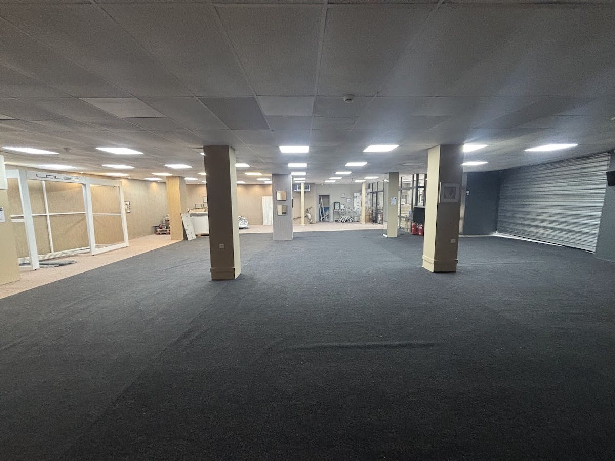 Spacieuse propriété commerciale avec potentiel de vente à Mouscron - photo 2