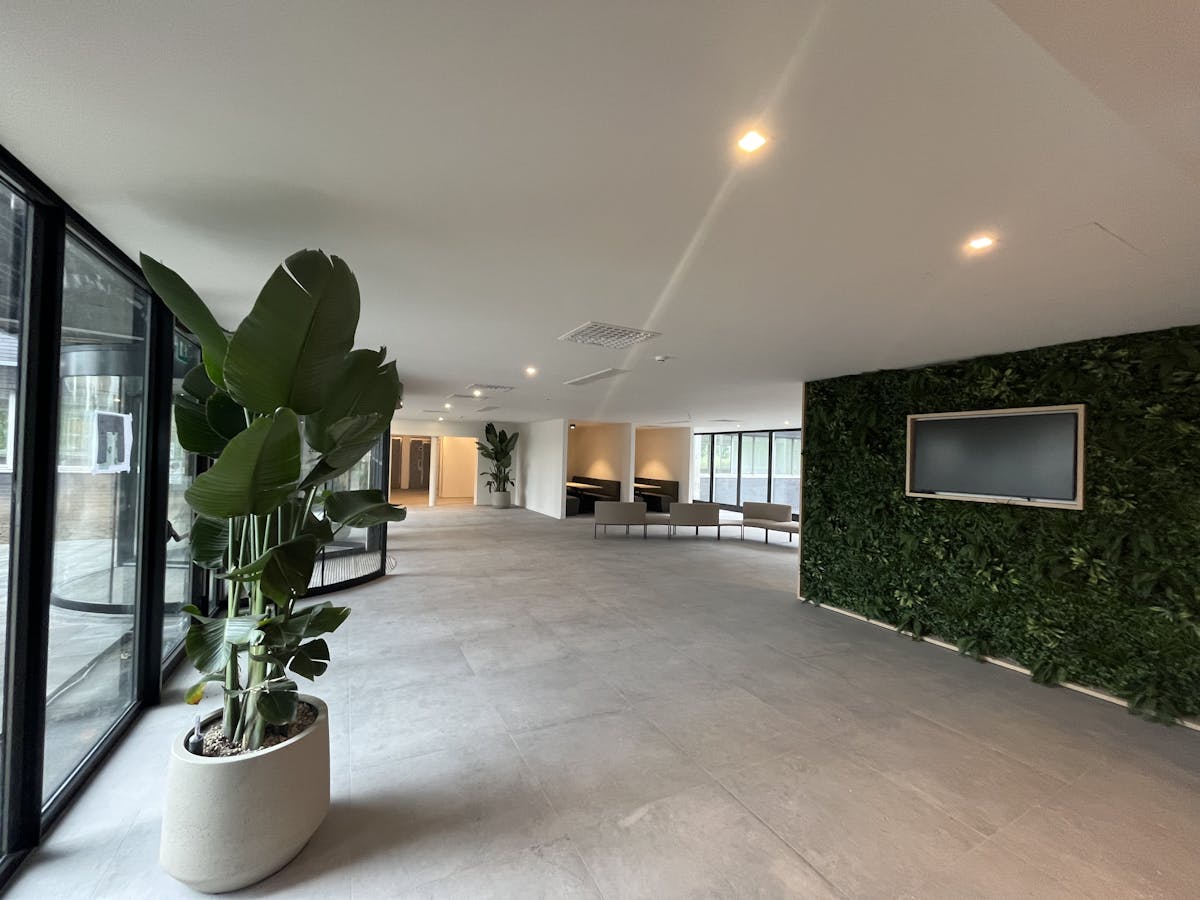 Easily accessible offices (198-415 m²) in Merelbeke - photo 1