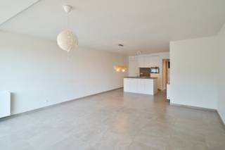 Dit prachtige gelijkvloers appartement, gelegen in Bredene en gebouwd in 2017, voldoet aan de nieuwste bouwnormen op het gebied van isolatie...