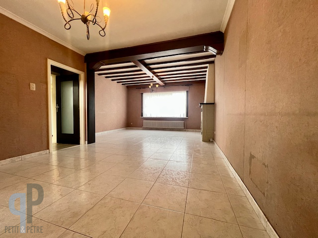 Ruime woonst met 3 slaapkamers, oprit en grote tuin - foto 3