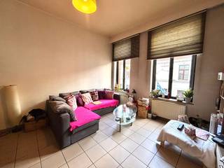 Are you looking for a spacious and ready-to-move-in home in a prime location? This cool apartment in the Minderbroederstraat offers you all the comforts of city life.Layout:Floor +1: - spacious living space: Cozy sitting area with pleasant light.- Cosy kitchenette: Functionally equipped kitchen that offers privacy from the living space. - Bright bedroom: plenty of space for bed and closets - Bathroom: furnished with a bathroom cabinet and a bath and shower curtain Advantages:- Central location: Located in downtown Hasselt, within walking distance of the Grote Markt, shops and cozy cafes.- Ready to move in: The apartment is immediately ready for occupancy.-Extra storage space available - Bike storage: Access to a communal bike shed in the gardenThe quickest way to visit this apartment? Request your visit via the red button on our website (www.dewaele.com). Appointments cannot be made by phone. If you have any other questions, you can contact us by phone at 011 30 50 50. See you soon!