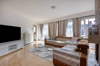 Dit instapklare appartement met 2 slaapkamers, is centrale ligging in het centrum van Mol, op wandelafstand van winkels, openbaar vervoer,...