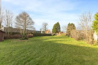 strong&gt;Sint-Idesbald : <br />Villa te koop met een grandioos perceel van in totaal 2.336m²!<br />Topgelegen villa in de felbegeerde Willem Elsschotlaan te Sint-Idesbald. <br />Centraal en toch rustig gelegen is dit het ideale eigendom voor u. <br />inrit via de W. Elsschotlaan alsook een servitudeweg via de marie-joséestraat.<br /><br /><br />Villa te koop met een grandioos perceel van in totaal 2.336m²!<br />Het perceel kan ook kadastraal opgesplitst worden in meerdere percelen, te verdelen hoe je zelf wilt! <br />Verschillende mogelijkheden zijn te bespreken. <br /><br />Meer informatie? Contacteer ons op 058 51 92 95 of op simon@eraservimo.be