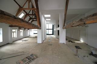 Multifunctionele ruimte te huur met uniek zicht op de Grote Markt van Hasselt.  Gelegen boven Berschka. De ingang bevindt zich aan de...