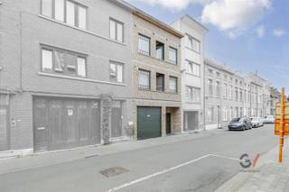 Revenue property with 2 apartments and warehouse - Mechelen, Draaibankstraat 84Looking for a profitable investment in Mechelen?This yield property...