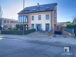 Topaanbieding in centrum Halen: ruim gelijkvloers appartement (ca. 100 m²) met 2 slaapkamers, terras én privatief tuintje, met...