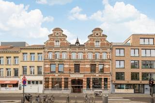 Indrukwekkende kantoor- of showroomruimte in iconisch gebouw op het Eilandje (160 m²)In het karaktervolle gebouw “The Grain Embassy” op het bruisende...