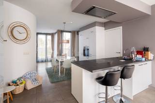 Ontdek deze stijlvolle studio in perfecte staat, gelegen in een recente residentie. Dankzij de kwalitatieve afwerking en slimme indeling is...